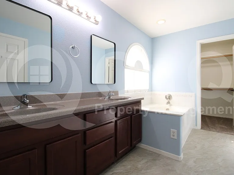 137 W Leah Ct — Photo 20
