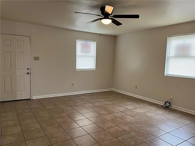3 bed, 2.5 bath, 1296 sqft, $1,500 — Photo 2