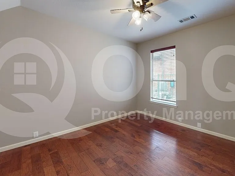 11281 Balcones Dr — Photo 19