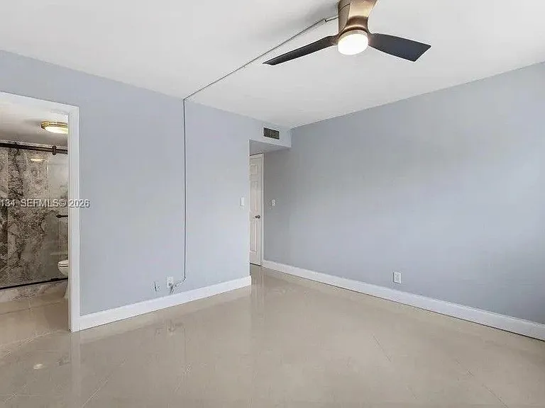 1400 NE 54th St #102 — Photo 18