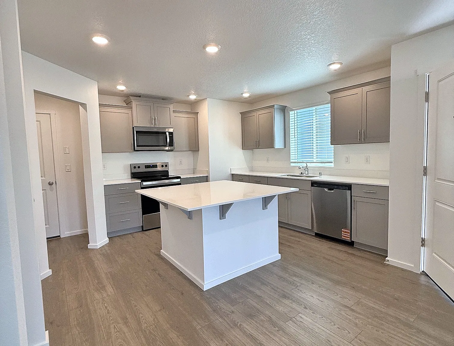 4 bed, 1499 sqft, $2,650 — Photo 4