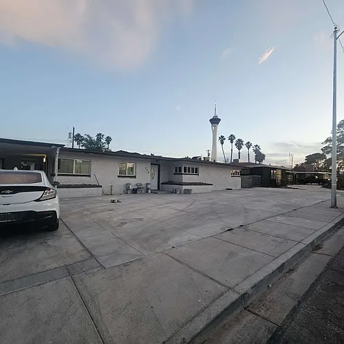 550 Griffith Ave Photo 1