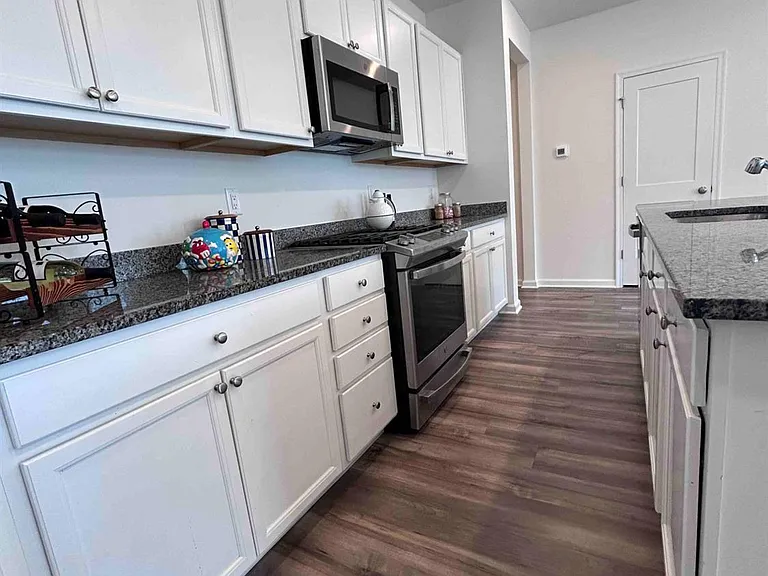 735 Station Rd — Photo 10