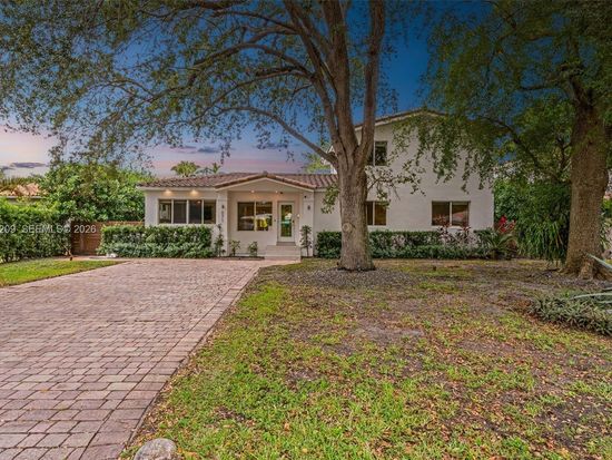 971 NE 116th St, Biscayne Park, FL 33161