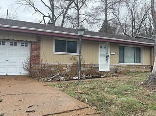 828 Marias Dr, Saint Louis, MO