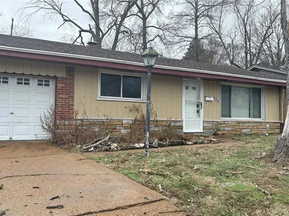 828 Marias Dr, Saint Louis, MO 63137