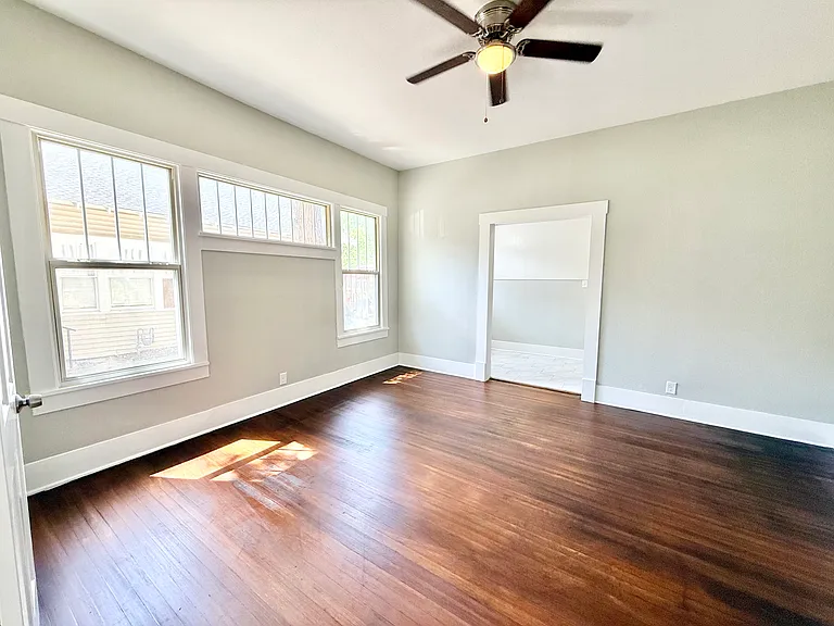 1201 E Lamar St — Photo 25