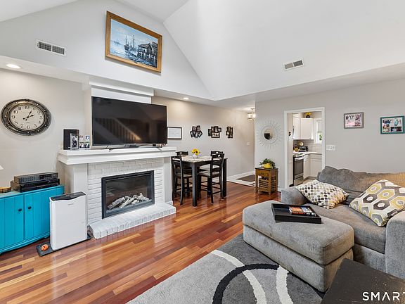 3rd image of 22 Woodbury Place #22