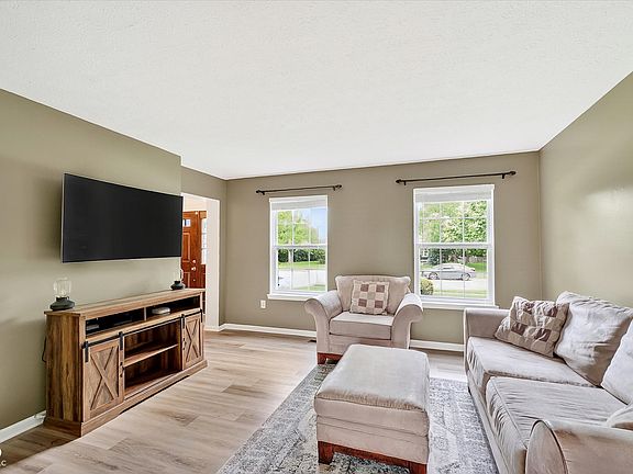 3rd image of 8365 Glen Highlands Dr