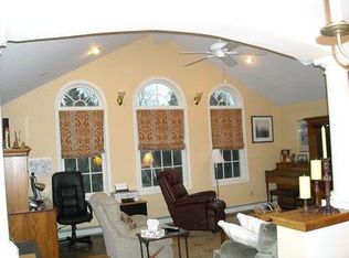 18 Baldwin Rd, Middletown, RI 02842