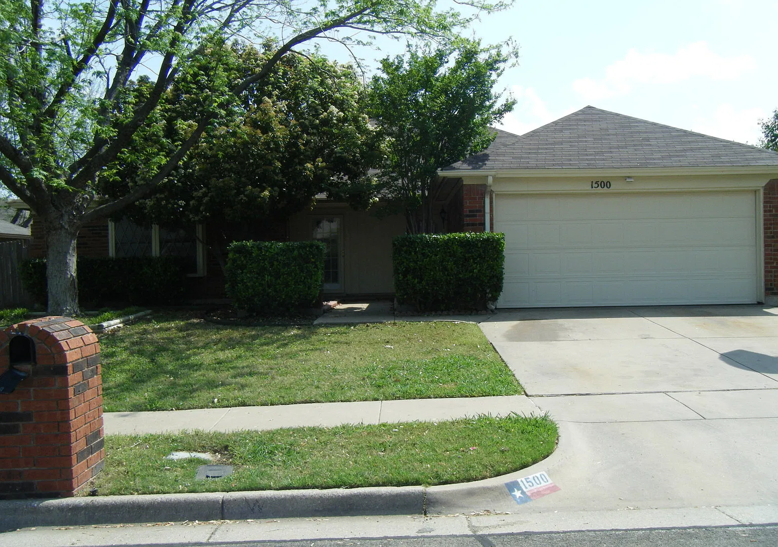 Single Story Home in Arlington near Airport — Photo 1