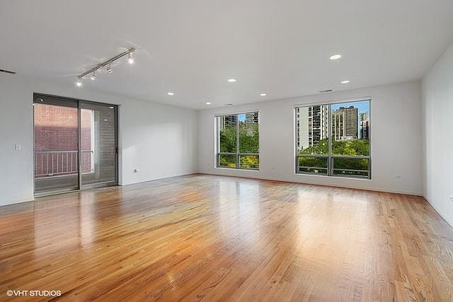 1st image of 1422 N La Salle St #403