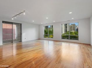 1422 N La Salle St #403, Chicago, IL 60610