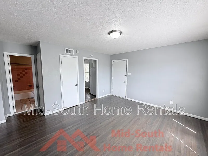 2 bed, 1.0 bath, $895 — Photo 4