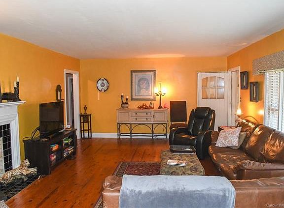 4th image of 120 Martinat Dr NE