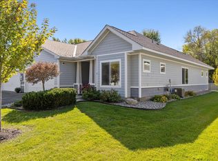 1458 Ravoux Ln, Chaska, MN 55318