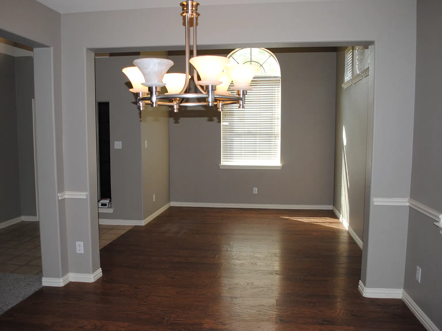 5 bed, 3.5 bath, 3023 sqft, $2,950 — Photo 2