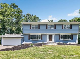 205 W Woods Rd, Hamden, CT 06518