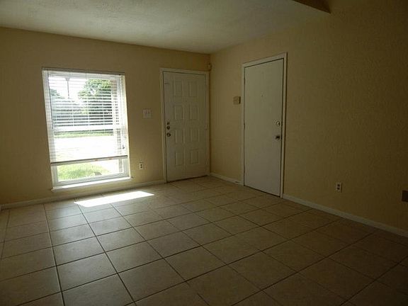 3rd image of 2565 Lorine Dr