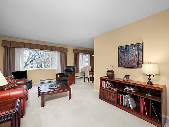 2nd image of 433 S Lombard Ave APT 24
