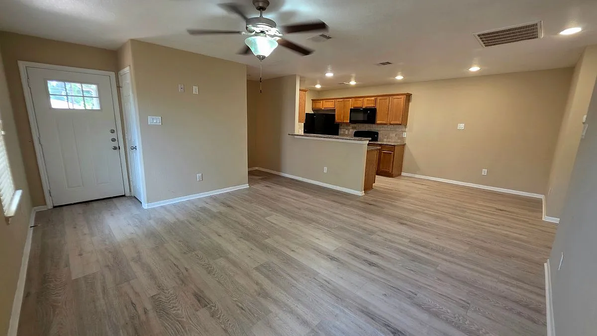 2 bed, 2.0 bath, 1000 sqft, $1,300 — Photo 4