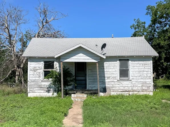 1307 N Grant St, Brady, TX 76825