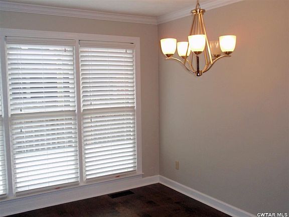 4th image of 10 Hillshire Dr