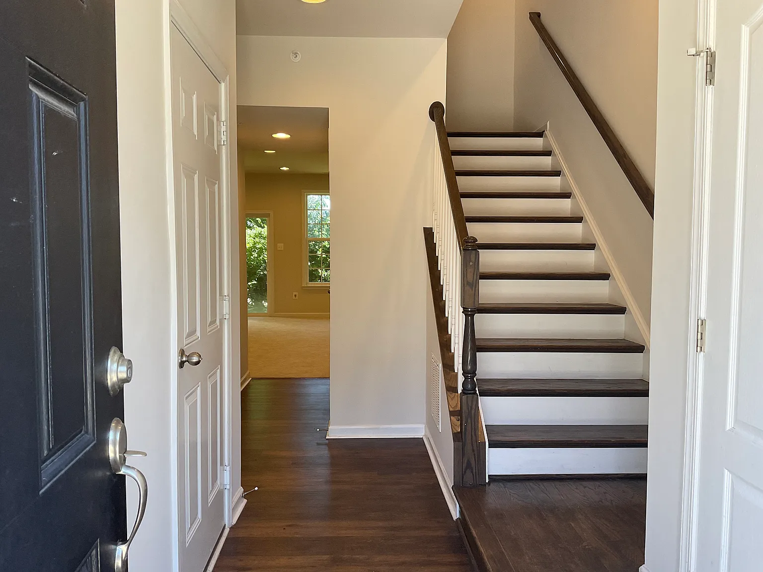 3 bed, 2184 sqft, $2,700 — Photo 2