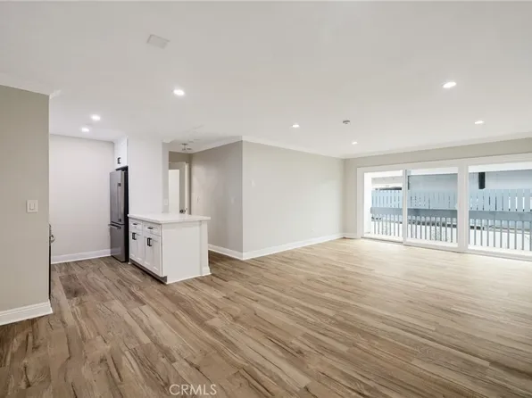 802 Camino Real Unit 206, Redondo Beach, CA 90277