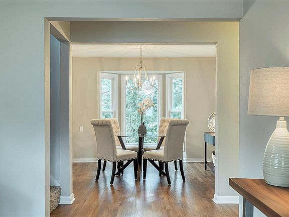5th image of 10943 Three Court Dr