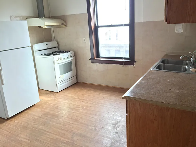 3259 S Lowe Ave #3R — Photo 5
