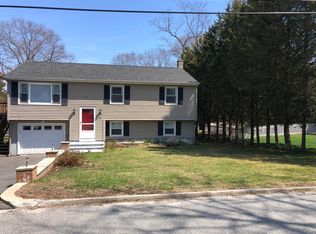 40 Wapping Dr, Bristol, RI 02809