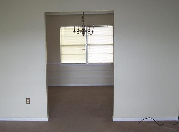 4th image of 3832 Agateway Dr