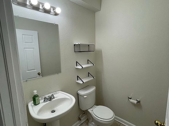 5th image of 1333 Lyonshire Dr