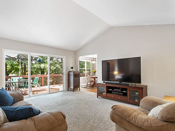 4th image of 719 Kommer Ct NW