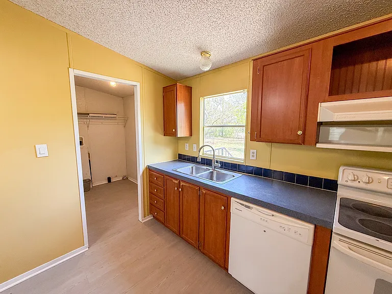 4506 Legend Hts — Photo 15