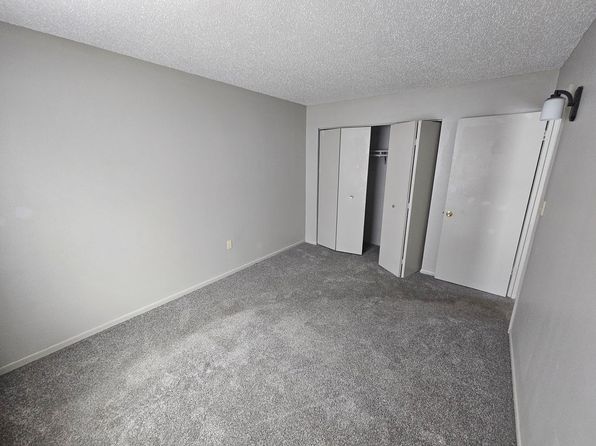 307 N Prairieview Rd