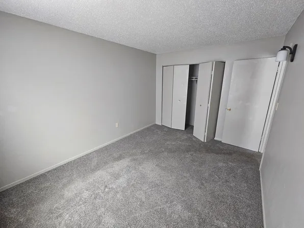 307 N Prairieview Rd, Mahomet, IL 61853