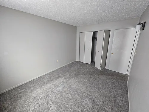 307 N Prairieview Rd Photo 1