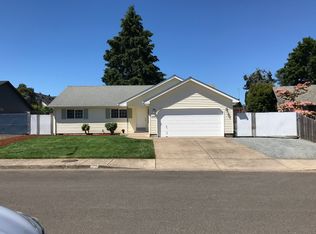 1090 Cedar Ct, Creswell, OR 97426