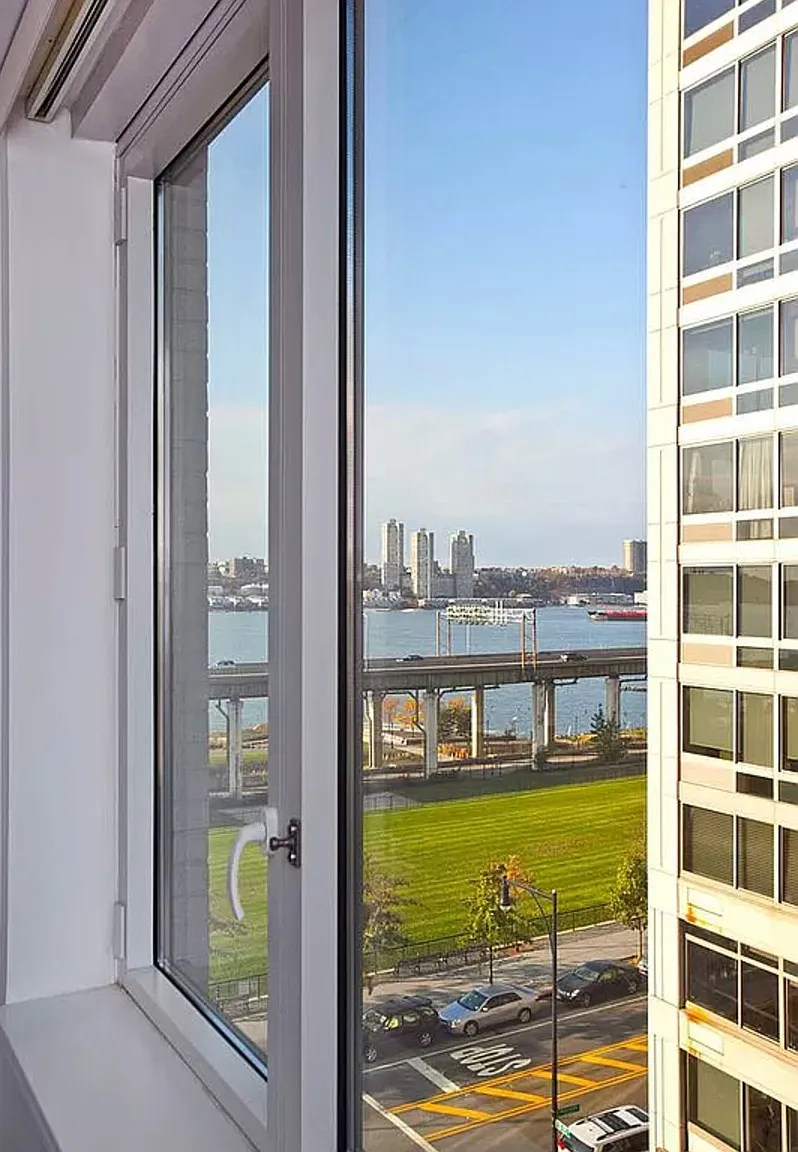 100 Riverside Boulevard — Photo 1