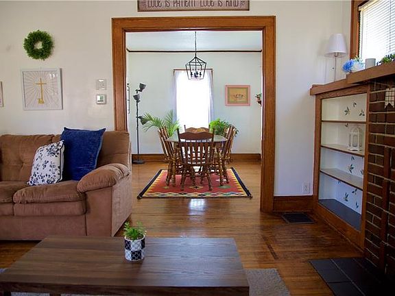 5th image of 206 E Hillcrest Ave