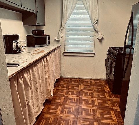 3rd image of 435 Bernard St