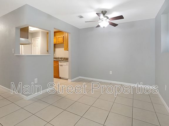 5th image of 3346 Green Briar Cir APT D