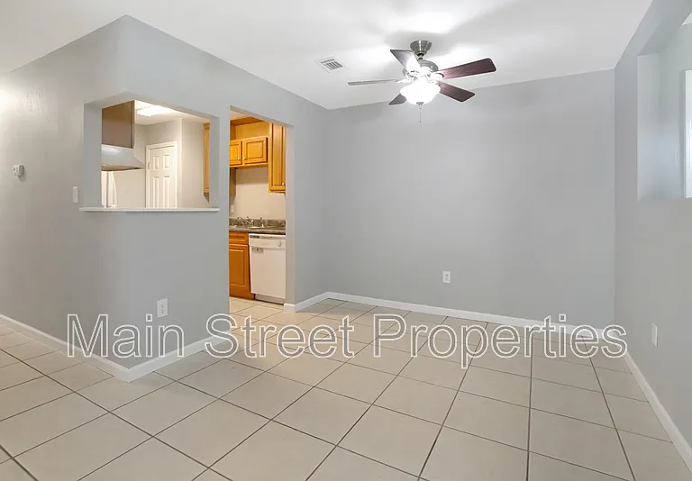 3346 Greenbriar Cir #D — Photo 5