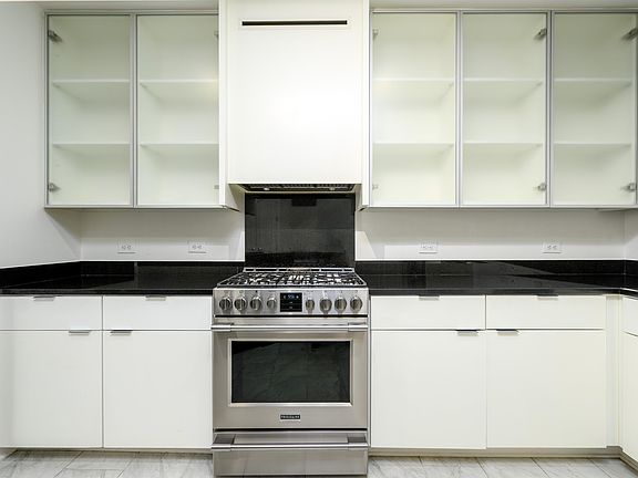 5th image of 717 Riverside Dr #1505