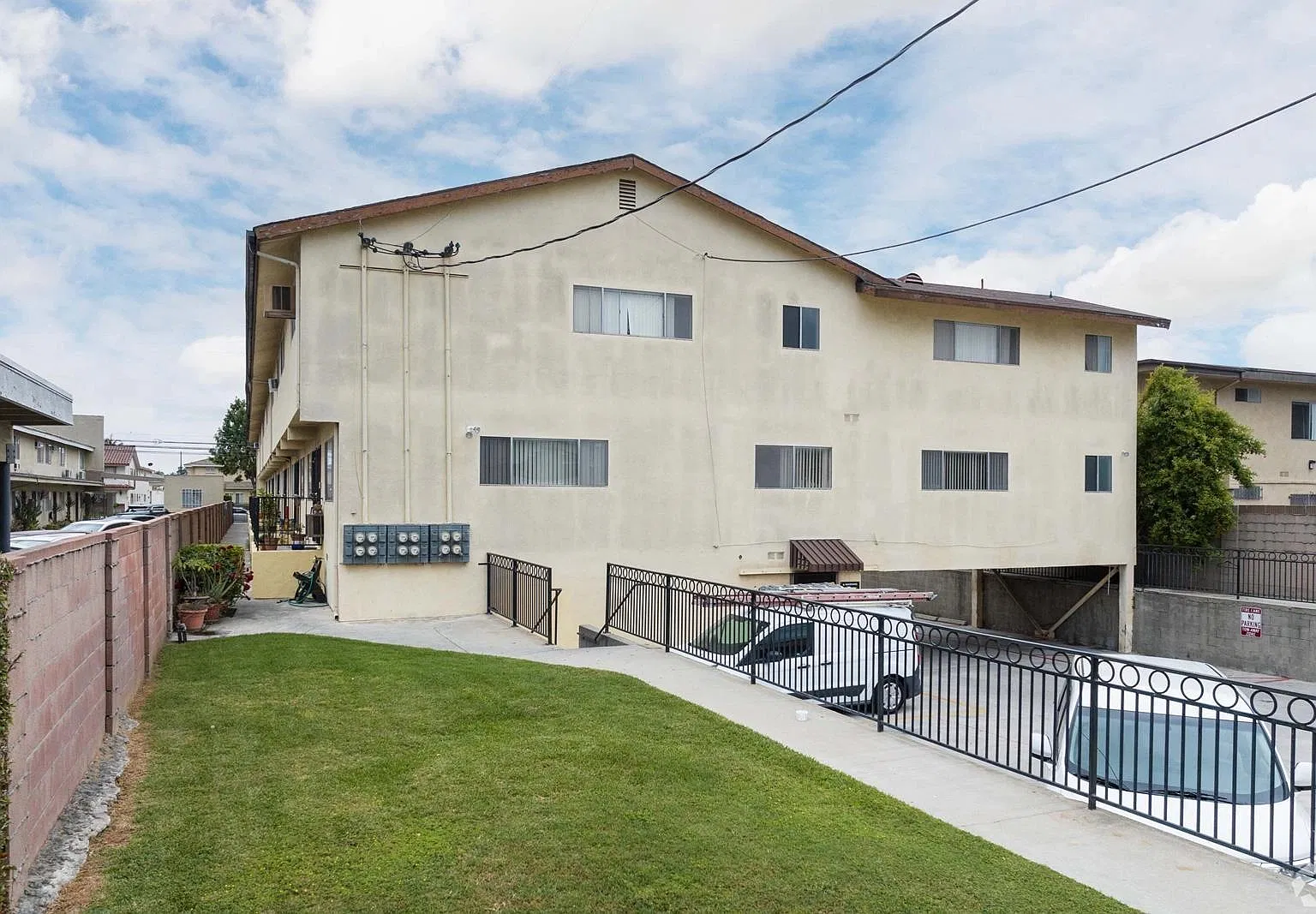 4 bed, 3.0 bath, $3,500 — Photo 3