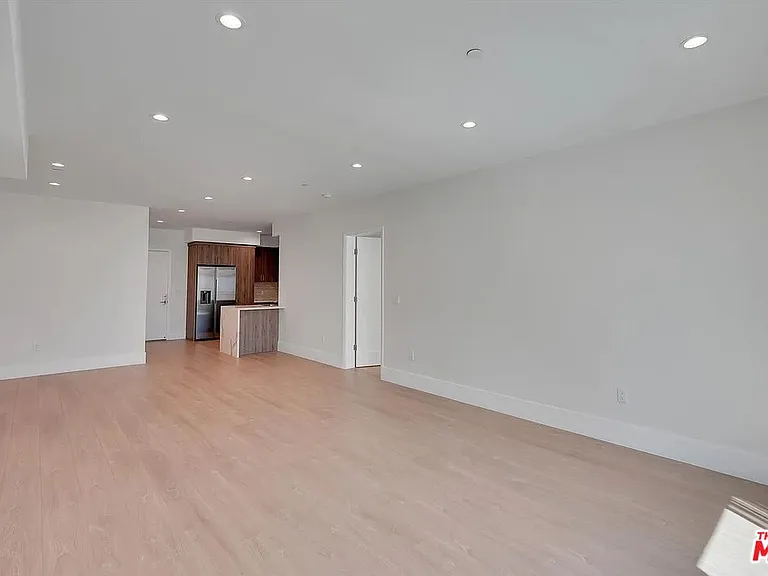 14419 Riverside Dr #306 — Photo 12