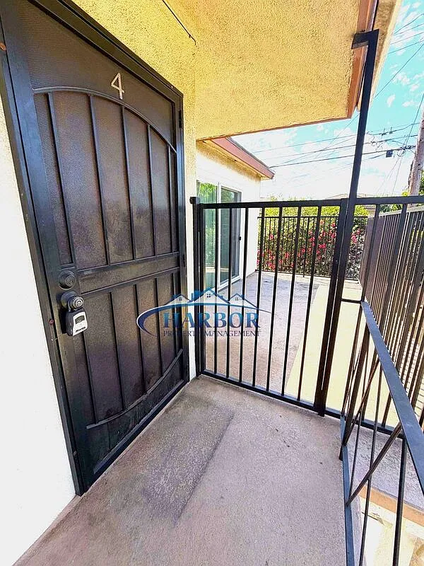2 bed, 1.0 bath, $2,225 — Photo 2