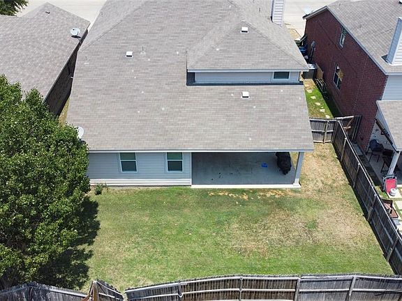 5th image of 1003 Johnson City Ave